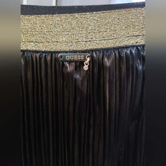 Perfect holiday NWT GUESS skirt black and gold metallic PLEATED - Picture 3 of 6
